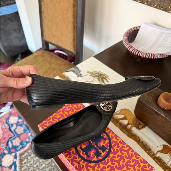 Gorgeous “Tory Burch” Slip on Shoes - Picture 11 of 11